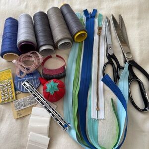 Sewing Tools Set with Scissors and Needles